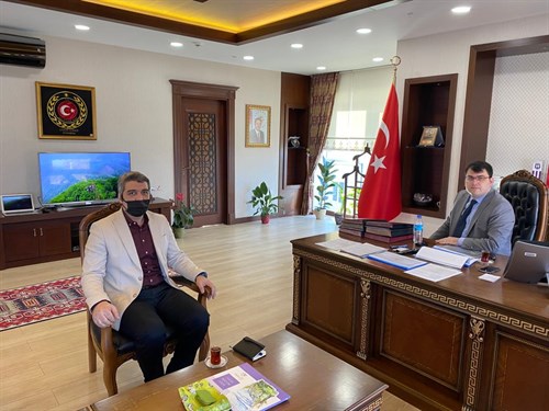 Kaymakamımız Gürkan Üçüncü ilçemizdeki Turizm Yatırım Projeleri ile ilgili proje koordinatörü Mecit Aydemir'den bilgi aldı.